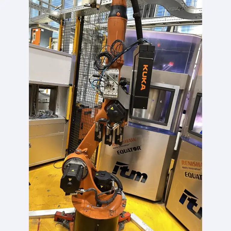 Goed onderhouden bewerkingscentra en robots bij een toeleverancier voor de auto-industrie-13